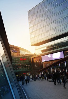 London, İngiltere-Mart 09, 2014: görünümünü westfield stratford city, alışveriş merkezinde akşam ışığı
