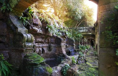 Hever Kalesi ve bahçeleri, kent, İngiltere - 10 Mart 2014: onun ve şelale Park. 13. yüzyılda kale tudor malikane ve 250 dönümlük Park.