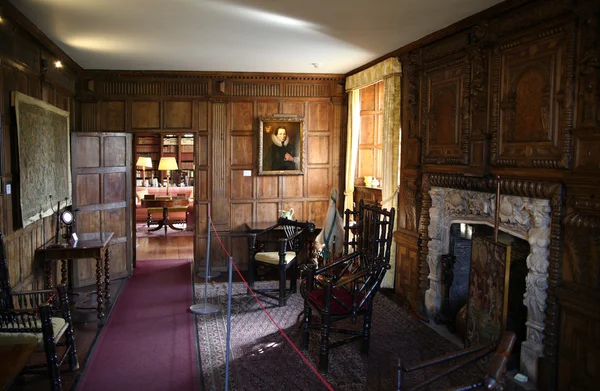 HEVER CASTLE AND GARDENS, KENT,  UK - MARCH 10, 2014: 19th century Interior of Hever castle, 13th century Tudor manor — Stock Photo, Image