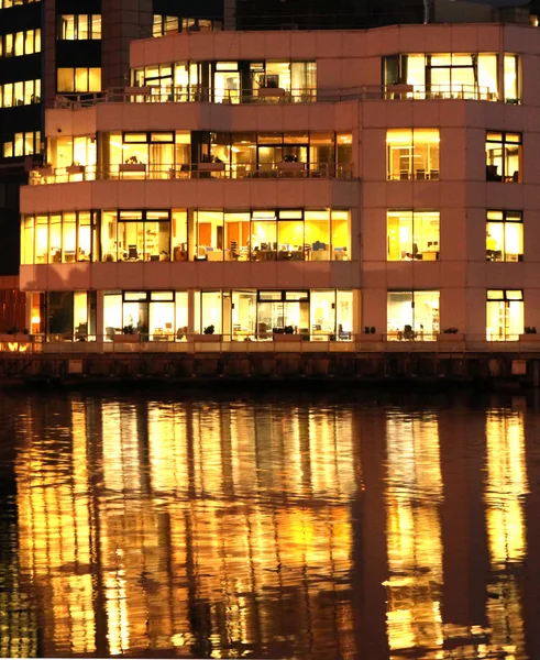 LONDON, UK - MARCH 10, 2014: Canary Wharf skyscrapers, offering office work placees for more than 100 00 people — Stock Photo, Image