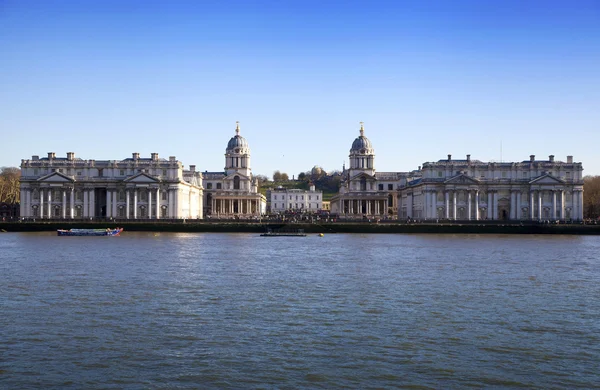 LONDRES, ROYAUME-UNI - 16 MARS 2014 : Vue sur Greenwich et la Tamise depuis les quais — Photo