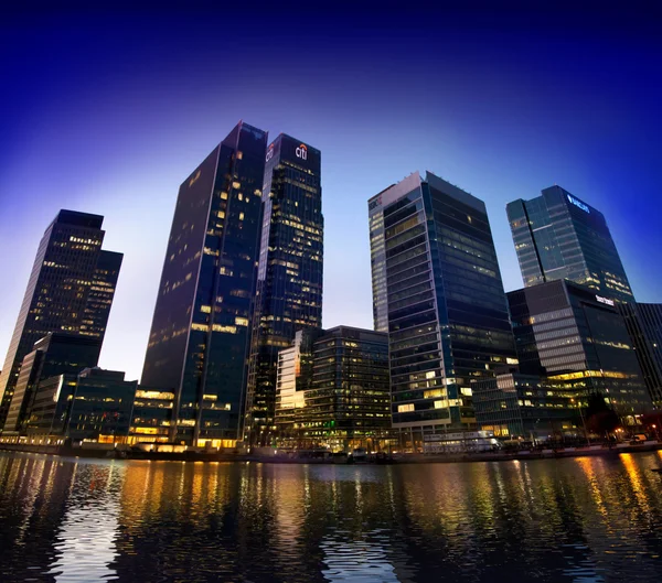 LONDON, CANARY WHARF UK - MARCH 16, 2014: Canary Wharf business district in twilight — Stock Photo, Image