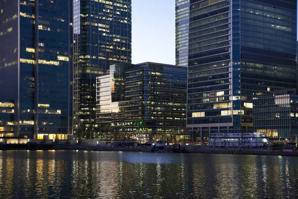 LONDON, CANARY WHARF UK - MARCH 16, 2014: Canary Wharf business district in twilight — Stock Photo, Image