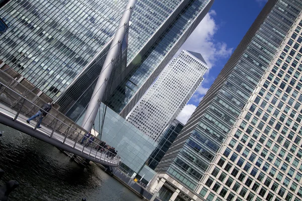 LONDON, UK - CANARY WHARF,  MARCH 22, 2014  View on Canada tower from the bridge, glass reflection modern buildings — Stock Photo, Image