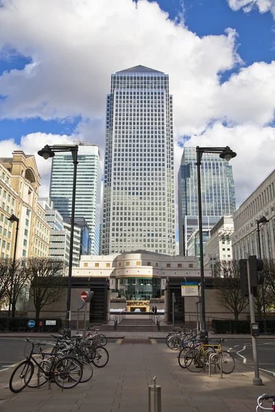 LONDON, UK - CANARY WHARF, MARCH 22, 2014  Carbot square, West India avenue, biggest business district in London, View on Canada tower, City bank and HSBC bank — Stock Photo, Image