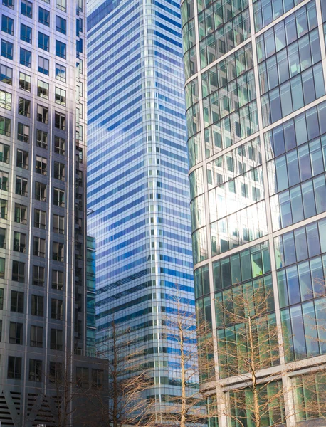 LONDON, UK - CANARY WHARF, MARCH 22, 2014  Modern glass buildings of the biggest business district in London — Stock Photo, Image