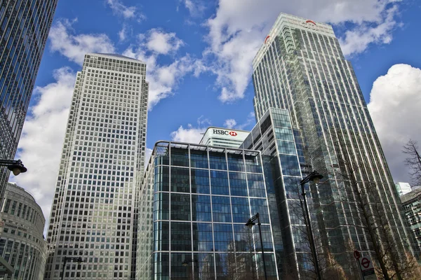 LONDON, UK - CANARY WHARF, marts 22, 2014 Moderne glasbygninger i Londons største erhvervskvarter - Stock-foto