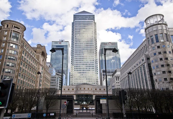 LONDON, UK - CANARY WHARF, MARCH 22, 2014  Carbot square, West India avenue, biggest business district in London, View on Canada tower, City bank and HSBC bank — Stock Photo, Image