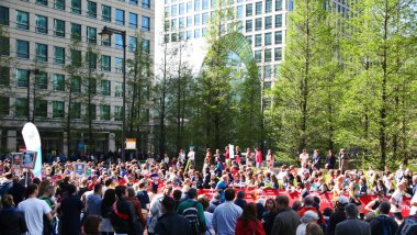 London, İngiltere - 13 Nisan 2014 - ARIA canary wharf Londra Maratonu, sporcular, profesyoneller ve amatörler için büyük spor olayı Şampiyonlar Ligi