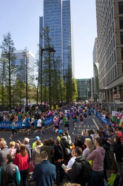 LONDON, UK - APRIL 13, 2014 - London Marathon in Canary Wharf aria, massive sport event for professionals and amateurs sportsmen, Champions League — Stock Photo, Image