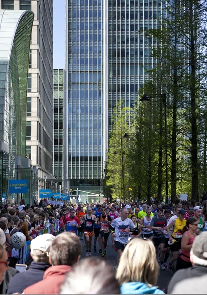 LONDON, UK - APRIL 13, 2014 - London Marathon in Canary Wharf aria, massive sport event for professionals and amateurs sportsmen, Champions League — Stock Photo, Image