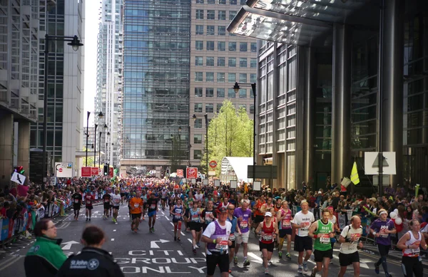 LONDON, UK - APRIL 13, 2014 - London Marathon in Canary Wharf aria, massive sport event for professionals and amateurs sportsmen, Champions League — Stock Photo, Image