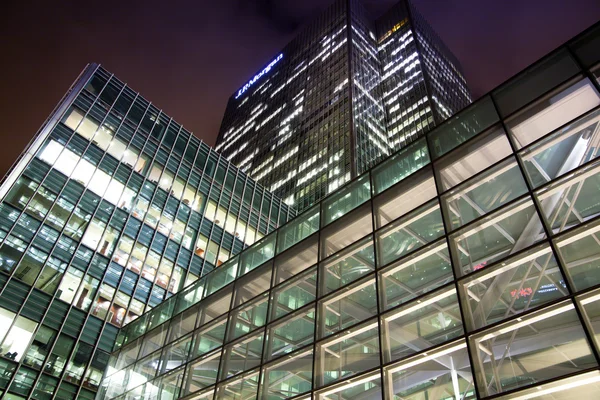 LONDON, CANARY WHARF UK - APRIL 4, 2014 Canary Wharf square view in night lights — Stock Photo, Image