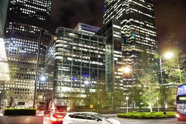 LONDON, CANARY WHARF UK - APRIL 4, 2014  Canary Wharf tube, bus and taxi station in the night, modern station bringing about 100 000 workers to the aria every day — Stock Photo, Image