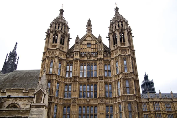 LONDON, WESTMINSTER, UK - APRIL 05, 2014 Houses of Parliament and Parliament tower, view from the Abingon St — Stock Photo, Image