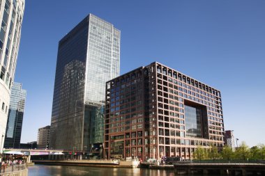 Londra, canary wharf uk - 13 Nisan 2014 - modern Cam mimari Kanarya wharf iş aria, Merkez Bankaları, sigorta, medya ve şirket bilinen diğer dünya