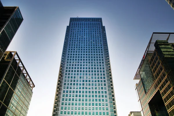 LONDON, CANARY WHARF UK - APRIL 13, 2014 - Modern glass architecture of Canary Wharf business aria, headquarters for banks, insurance, media and other world known companies — Stock Photo, Image
