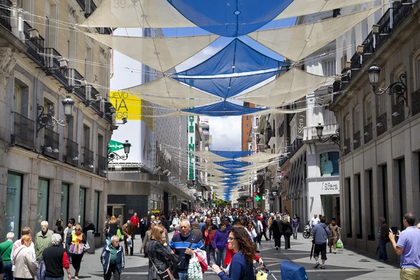 Madryt, Hiszpania - 28 maja 2014: centrum Madrytu, puerta del sol square jeden z najważniejszych zabytków stolicy to punkt 0 km sieci promieniowych hiszpańskich drogach. — Zdjęcie stockowe