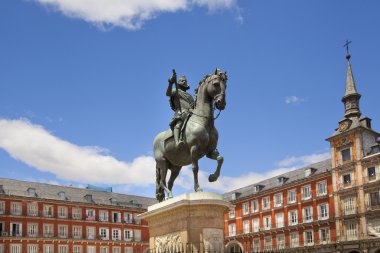 Madrid, İspanya - 28 Nisan 2014: plaza mayor ve turist, madrid şehir merkezinin