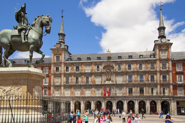 Madrid, spanien - 28. Mai 2014: plaza mayor und tourist, madrid stadtzentrum — Stockfoto
