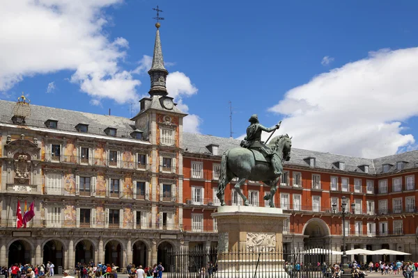 MADRID, ESPAÑA - 28 DE MAYO DE 2014: Plaza Mayor y turística, Centro de Madrid — Foto de Stock