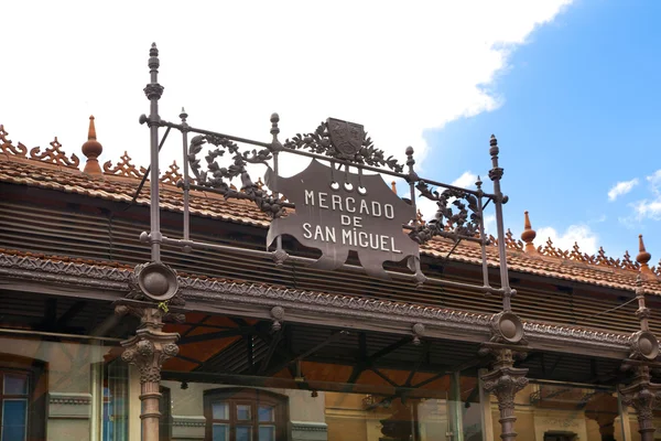 MADRID, ESPAÑA - 28 DE MAYO DE 2014: Mercado San Miguel, famoso mercado de alimentos en el centro de Madrid — Foto de Stock