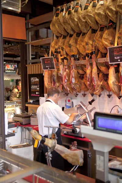 MADRID, SPAIN - MAY 28, 2014:  Mercado San Miguel market, famous food market in the centre of Madrid — Stock Photo, Image