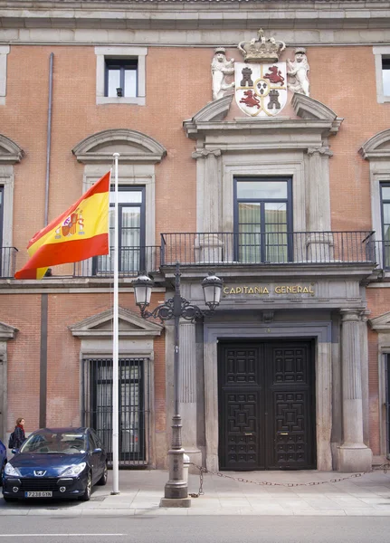 MADRID, ESPAGNE - 28 MAI 2014 : Bâtiment gouvernemental du centre-ville de Madrid — Photo