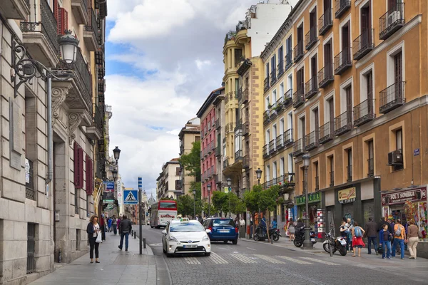 Madrid, İspanya - 28 Nisan 2014: madrid şehir merkezine, sermaye ünlü dönüm noktası — Stok fotoğraf