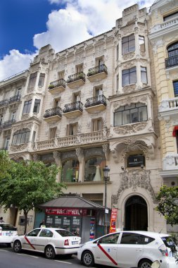 Madrid, İspanya - 28 Nisan 2014: madrid şehir merkezine, sermaye ünlü dönüm noktası