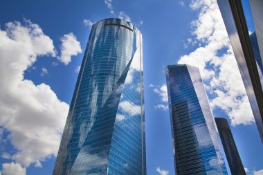Madrid, İspanya - 28 Nisan 2014: madrid city İş Merkezi, modern gökdelenler, cuatro torres 250 metre yüksekliğinde