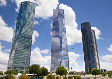 Madrid, İspanya - 28 Nisan 2014: madrid city İş Merkezi, modern gökdelenler, cuatro torres 250 metre yüksekliğinde