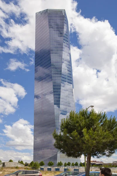 MADRID, ESPAÑA - 28 DE MAYO DE 2014: Centro de negocios de Madrid, rascacielos modernos, Cuatro Torres 250 metros de altura — Foto de Stock