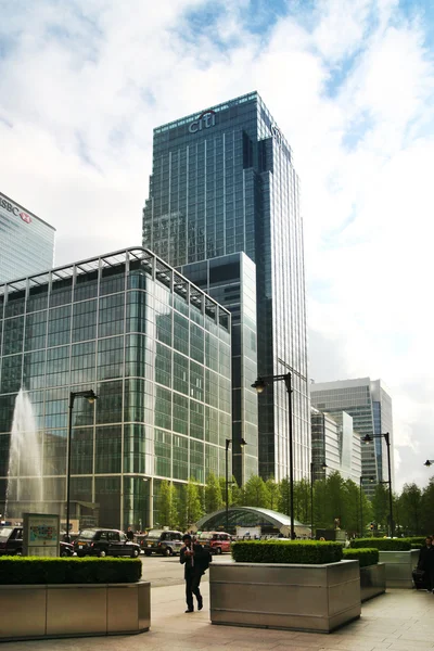 LONDON, UK - APRIL 24, 2014: Modern architecture of Canary Wharf the leading centre of global finance — Stock Photo, Image