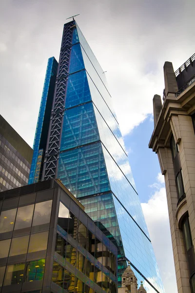 London, Storbritannien - den 24 april, 2014: moderna kontors byggnader Londons — Stockfoto