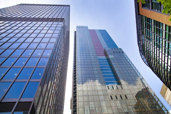 ЛОНДОН, Великобритания - 24 апреля 2014 года: Современные офисные здания Сити — стоковое фото