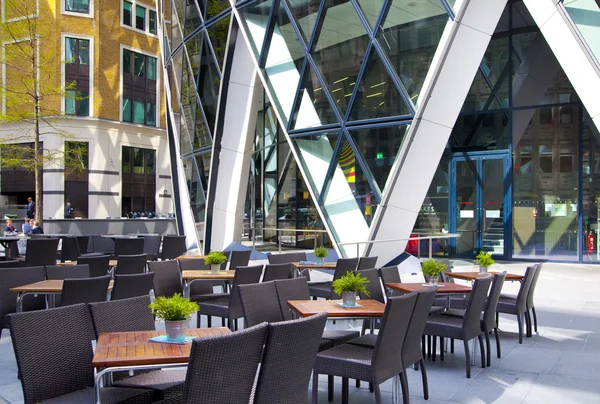 LONDON, UK - APRIL 24, 2014: Gherkin building glass windows texture reflects the sky buildings of the Swiss Re Gherkin, is 180 meters tall, stands in the City of London — Stock Photo, Image