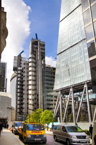 LONDON, Reino Unido - 24 de abril de 2014: Modern architecture City of London, Lloyd 's bank — Fotografia de Stock