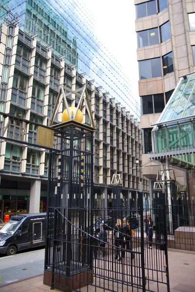 LONDON, UK - APRIL 24, 2014: Modern office buildings City of London — Stock Photo, Image