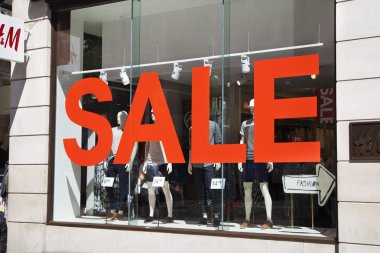 London, İngiltere - 03 Temmuz 2014: oxford street, ünlü moda butikleri ve büyük mağaza ile posta alışveriş üzerindeki selfridges superstore