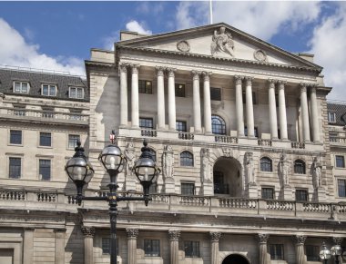 London, İngiltere - 30 Haziran 2014: İngiltere'nin banka. trafik ve Ofis çalışanları ile kare
