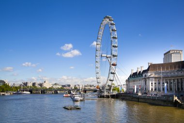 London, İngiltere - 14 Nisan 2014: london eye olan dev dönme dolap 31 Aralık 1999 tarihinde açılan, en ünlü turistik'ın cazibe merkezi Londra