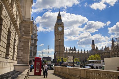 Londra, İngiltere - 14 Temmuz 2014: Big Ben ve river Thames, Londra İngiltere Parlamentosu evleri