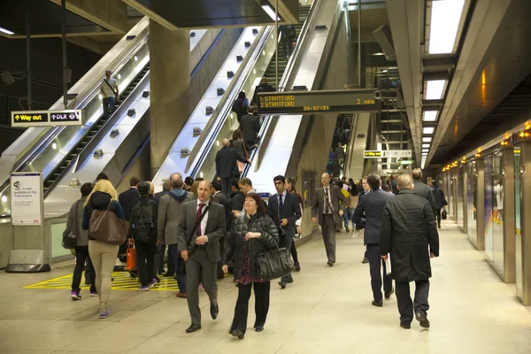 LONDON, UK - MAY 14, 2014 London tube, Canary Wharf station, busiest station in London, bringing about 100 000 office workers every day — Stock Photo, Image