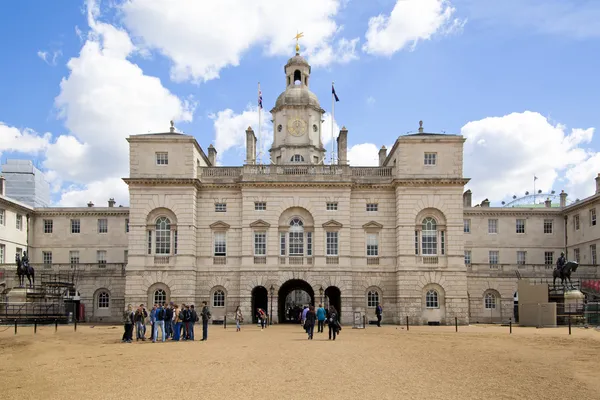 LONDRES, Reino Unido - 14 de maio de 2014: - Membros da Guarda de Cavalos da Rainha de serviço. Horse Guards Parade, Londres — Fotografia de Stock