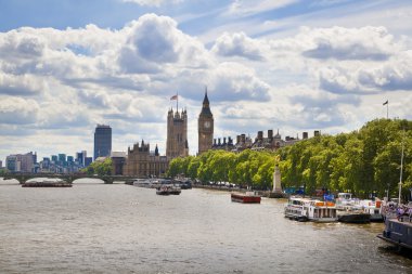 Londra, İngiltere - 14 Temmuz 2014: Big Ben ve river Thames, Londra İngiltere Parlamentosu evleri