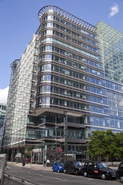 London, İngiltere - 24 Haziran 2014: modern mimarinin canary wharf önde gelen global finans merkezi
