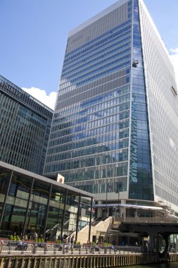 London, İngiltere - 24 Haziran 2014: modern mimarinin canary wharf önde gelen global finans merkezi