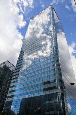 London, İngiltere - 24 Haziran 2014: modern mimarinin canary wharf önde gelen global finans merkezi