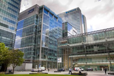 London, İngiltere - 24 Haziran 2014: modern mimarinin canary wharf önde gelen global finans merkezi